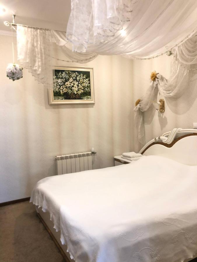 Gusarskiy Hotel And Apartment Kiew Exterior foto