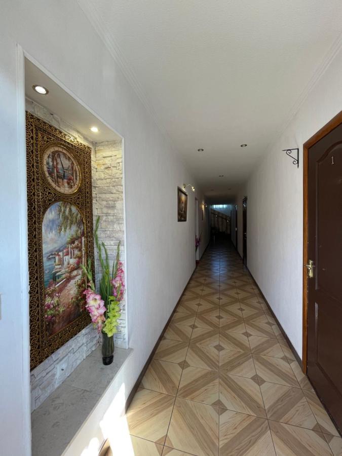 Gusarskiy Hotel And Apartment Kiew Exterior foto