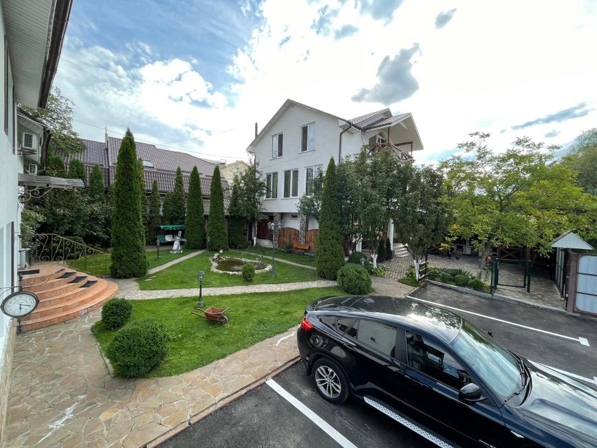 Gusarskiy Hotel And Apartment Kiew Exterior foto