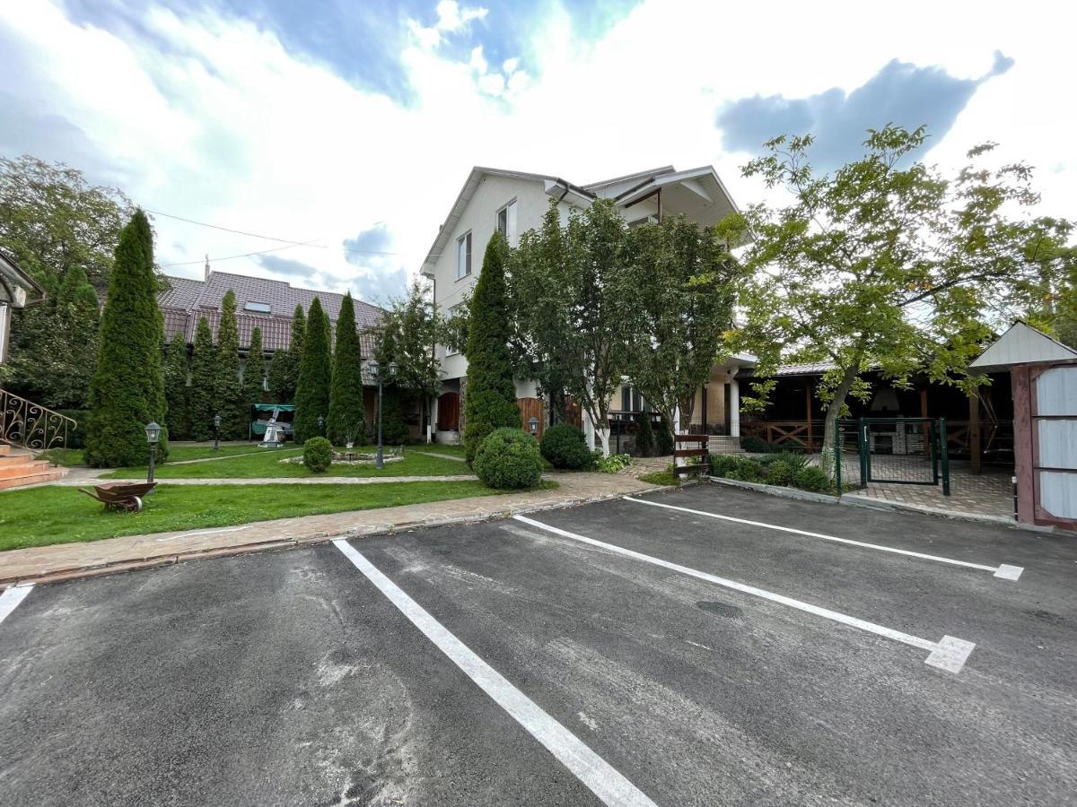 Gusarskiy Hotel And Apartment Kiew Exterior foto
