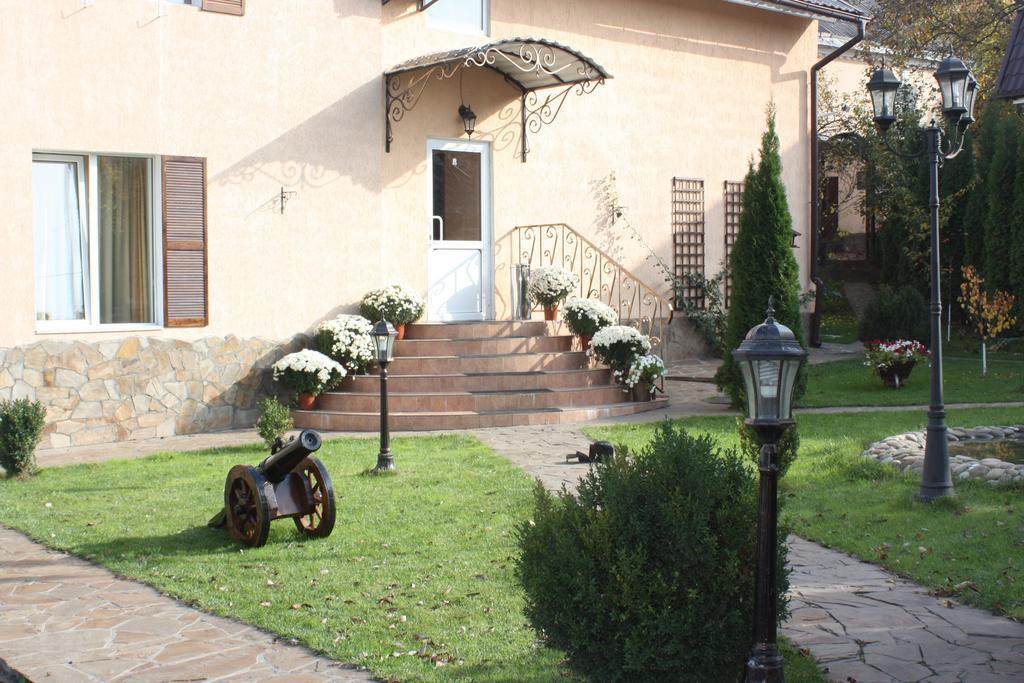 Gusarskiy Hotel And Apartment Kiew Exterior foto