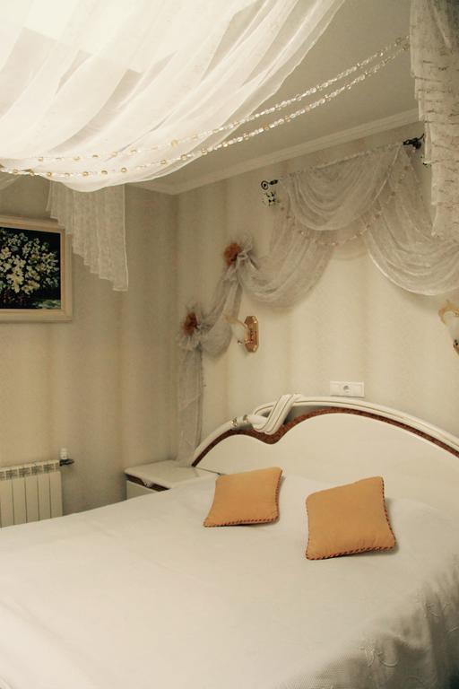 Gusarskiy Hotel And Apartment Kiew Exterior foto